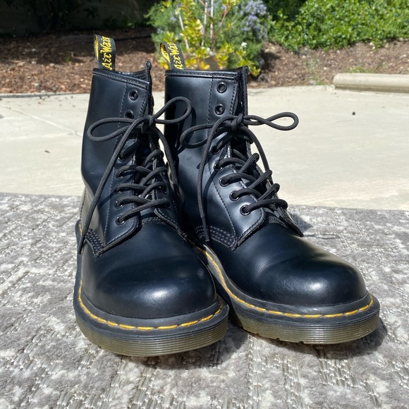 Doc Martens Boots size 8 (fits 8.5) - Picture 1 of 8